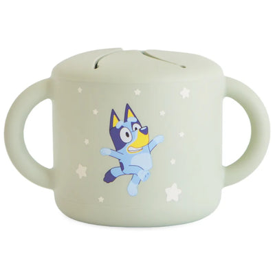 Porta Snack Infantil Mushie Bluey Sage - Fácil Acesso